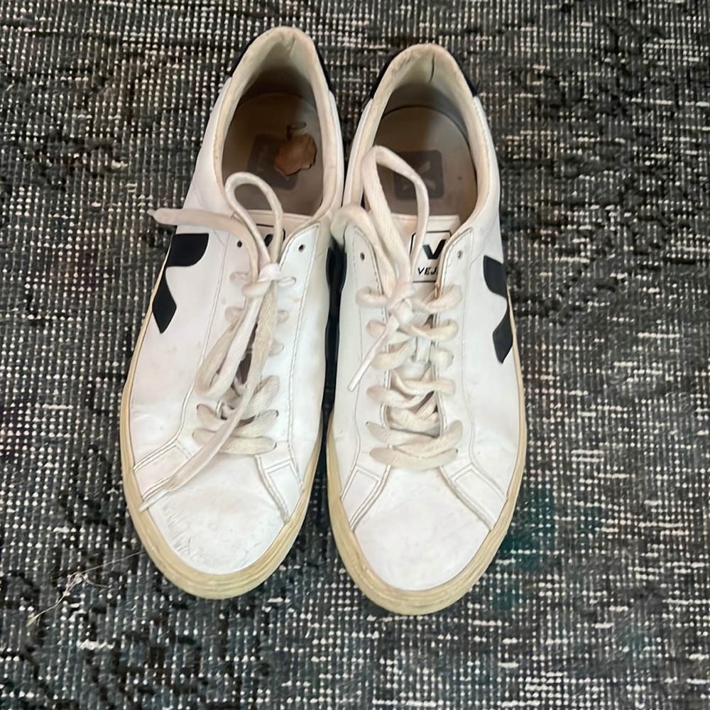 Veja Esplar Sneaker in White & Black Sz 9